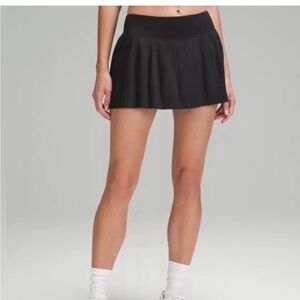 Lululemon pleat to street black tennis skirt -size 8